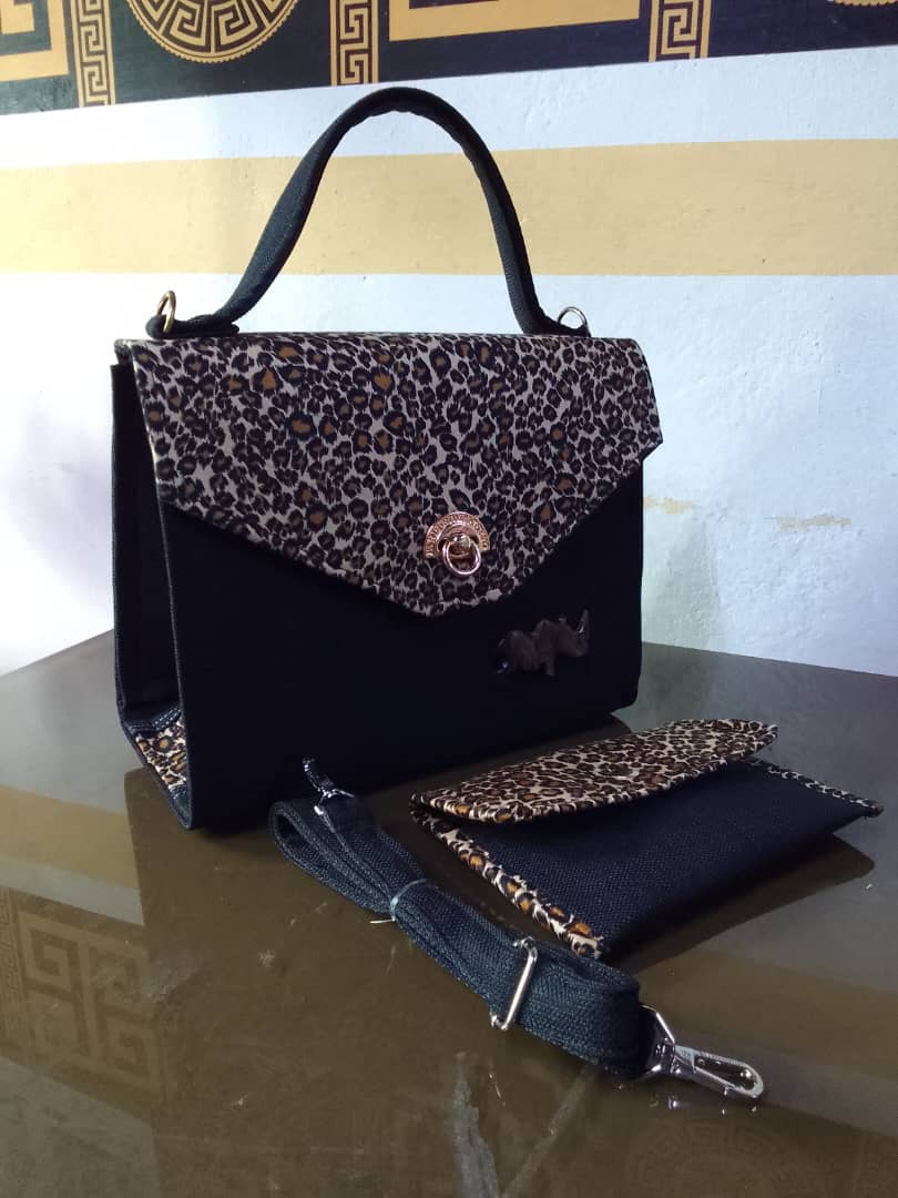 Premium Handbag and Clutch Bag Set — vue 36