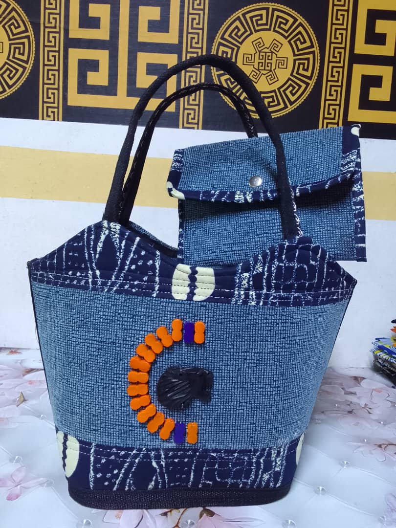 Premium Handbag and Clutch Bag Set — vue 3