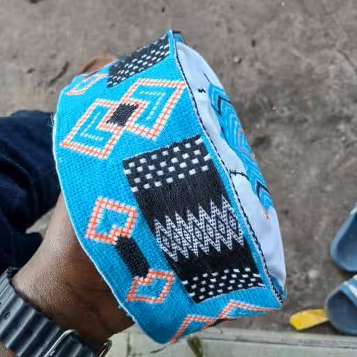 Traditional Guinean hat — vue 3