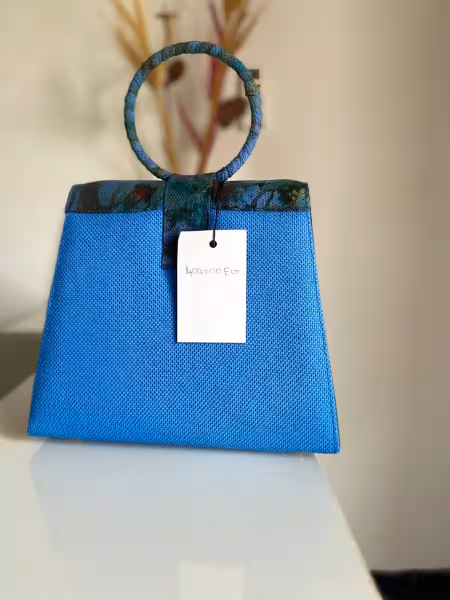 The “Ocean Blue” bag redefines handcrafted luxury. — vue 2