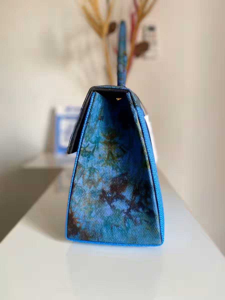 The “Ocean Blue” bag redefines handcrafted luxury. — vue 5