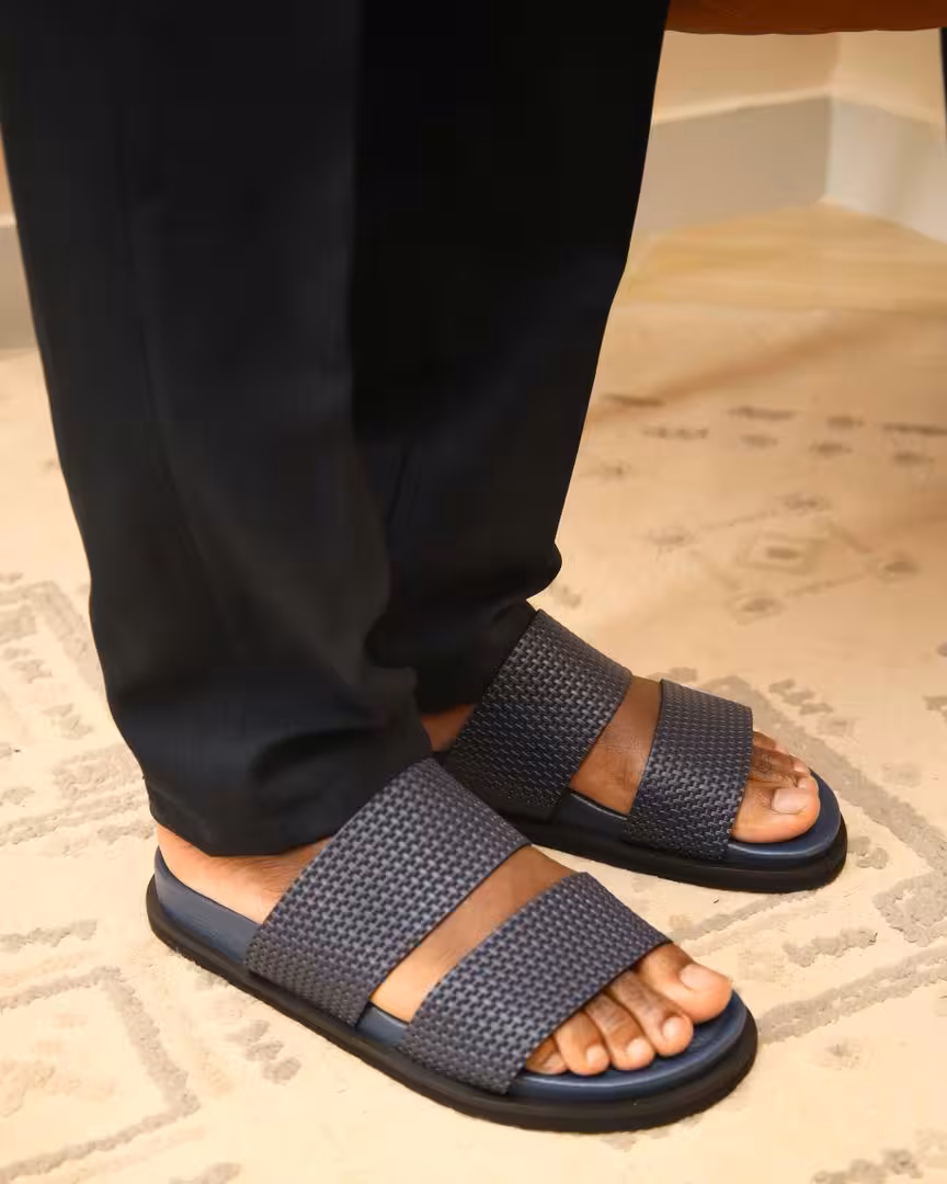 Sandals in Olive Leather — vue 2
