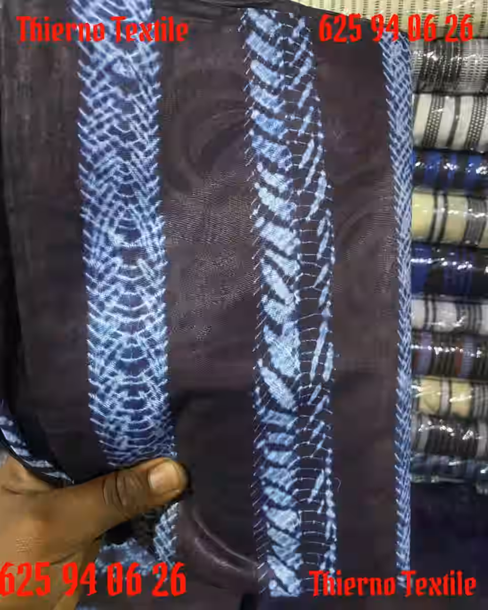 traditional Guinean loincloth — vue 3