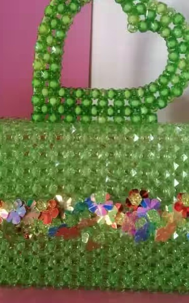 Beaded Green Heart-shaped bag — vue 3