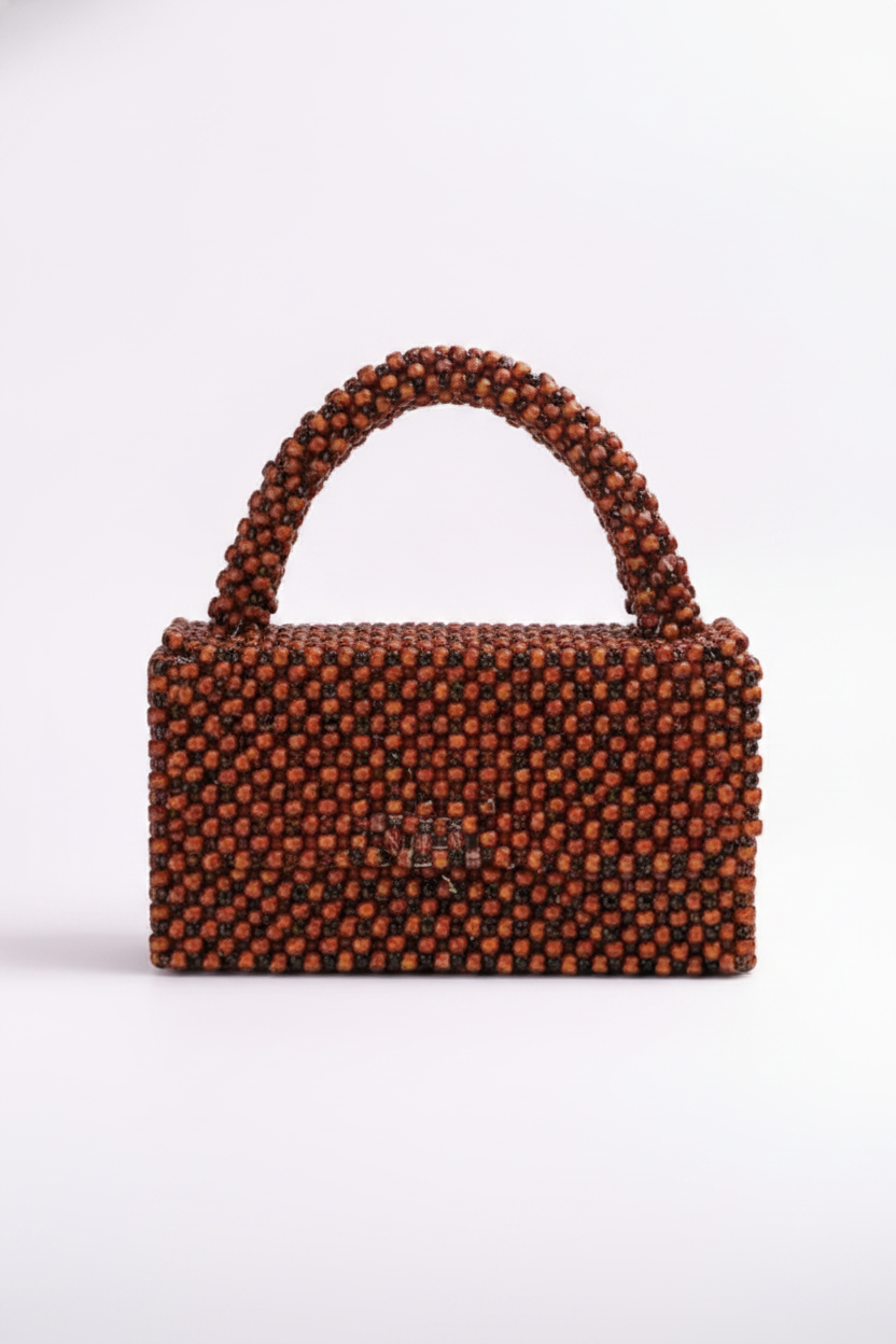 Handmade red and black beaded bag — vue 3