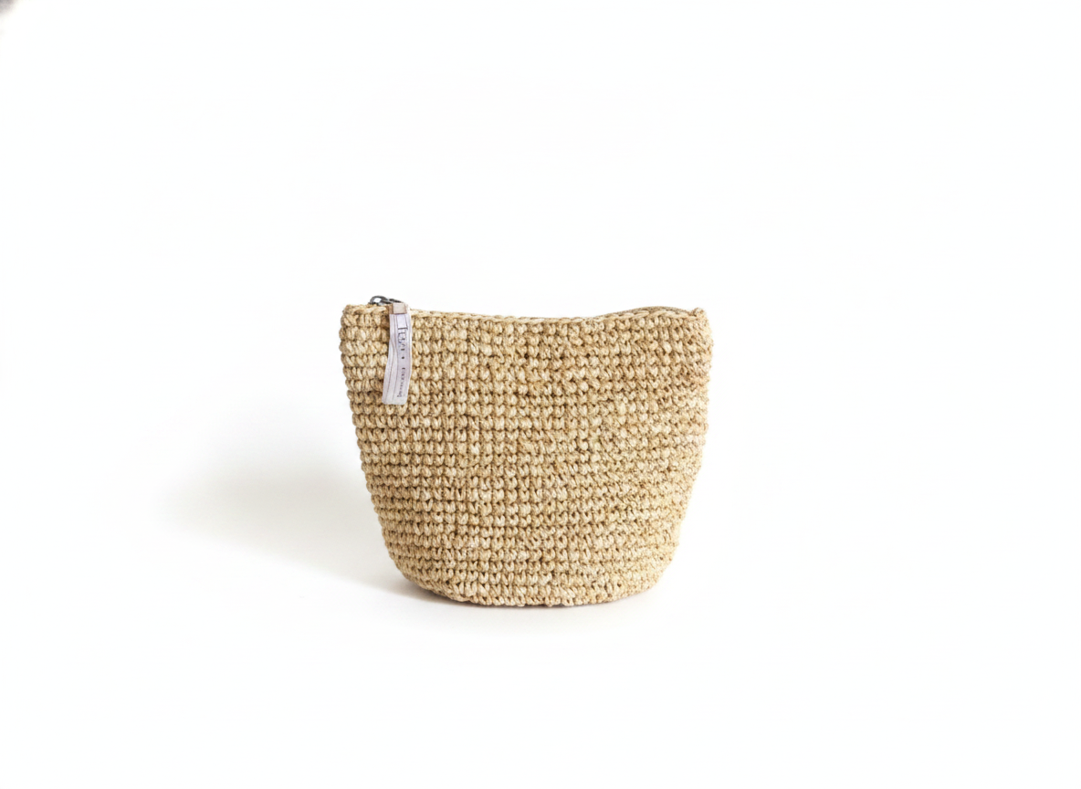 Small Artisanal Wallet in Raphia