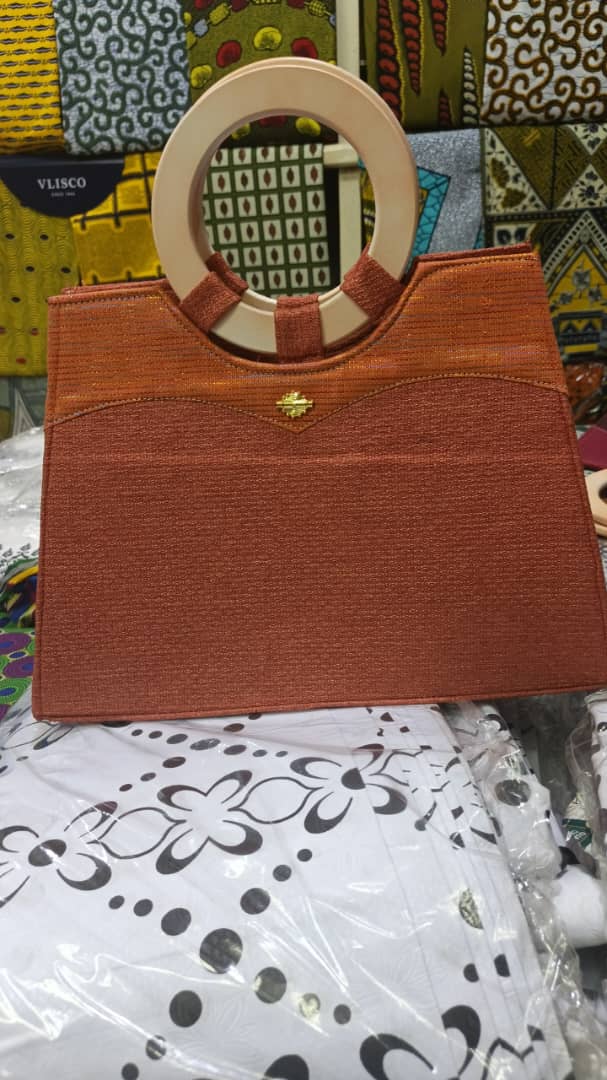 Rust Bag with Round Wooden Handles