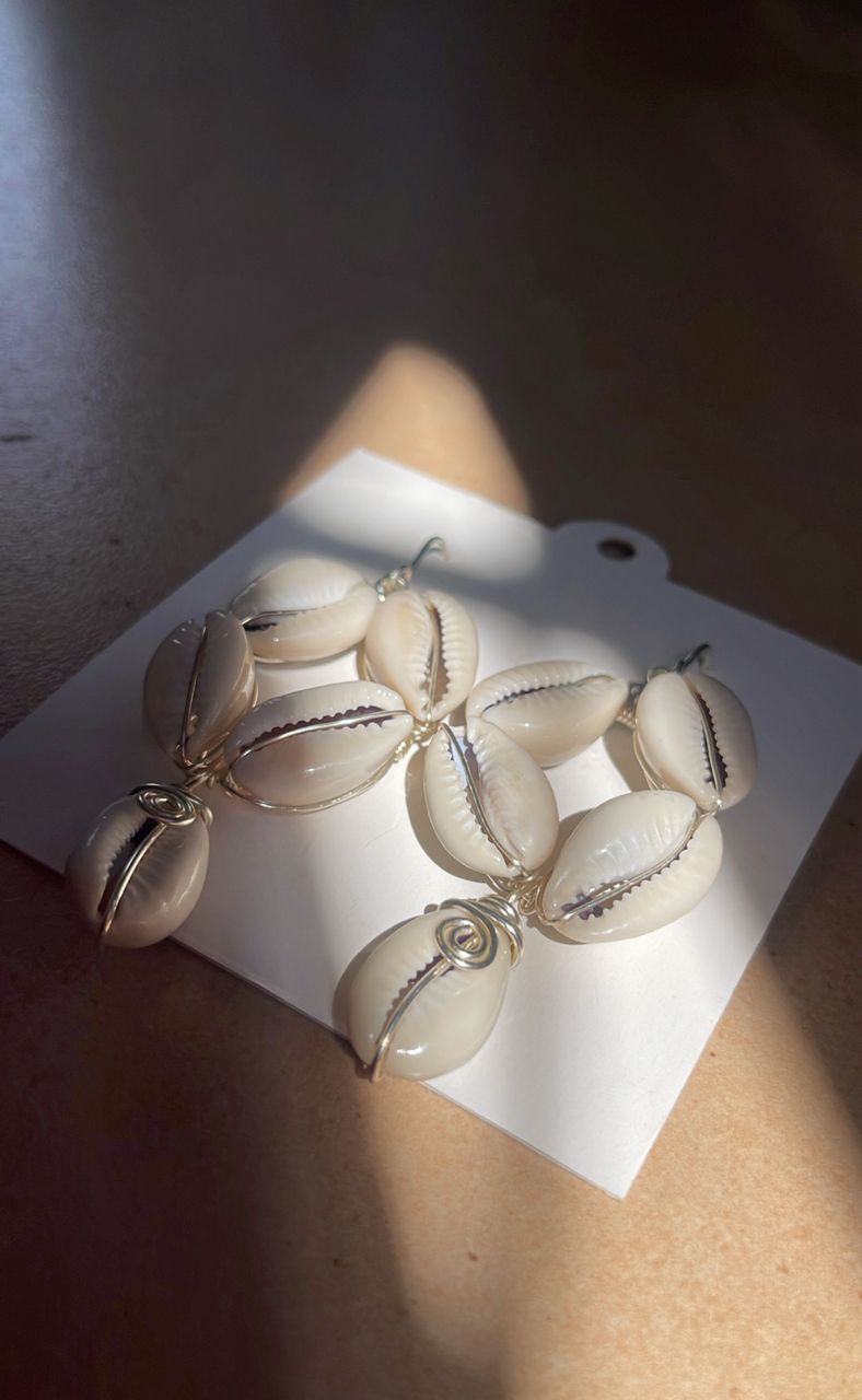 Murmures de l'Océan — Boucles d'Oreilles à Coquillages Cauris